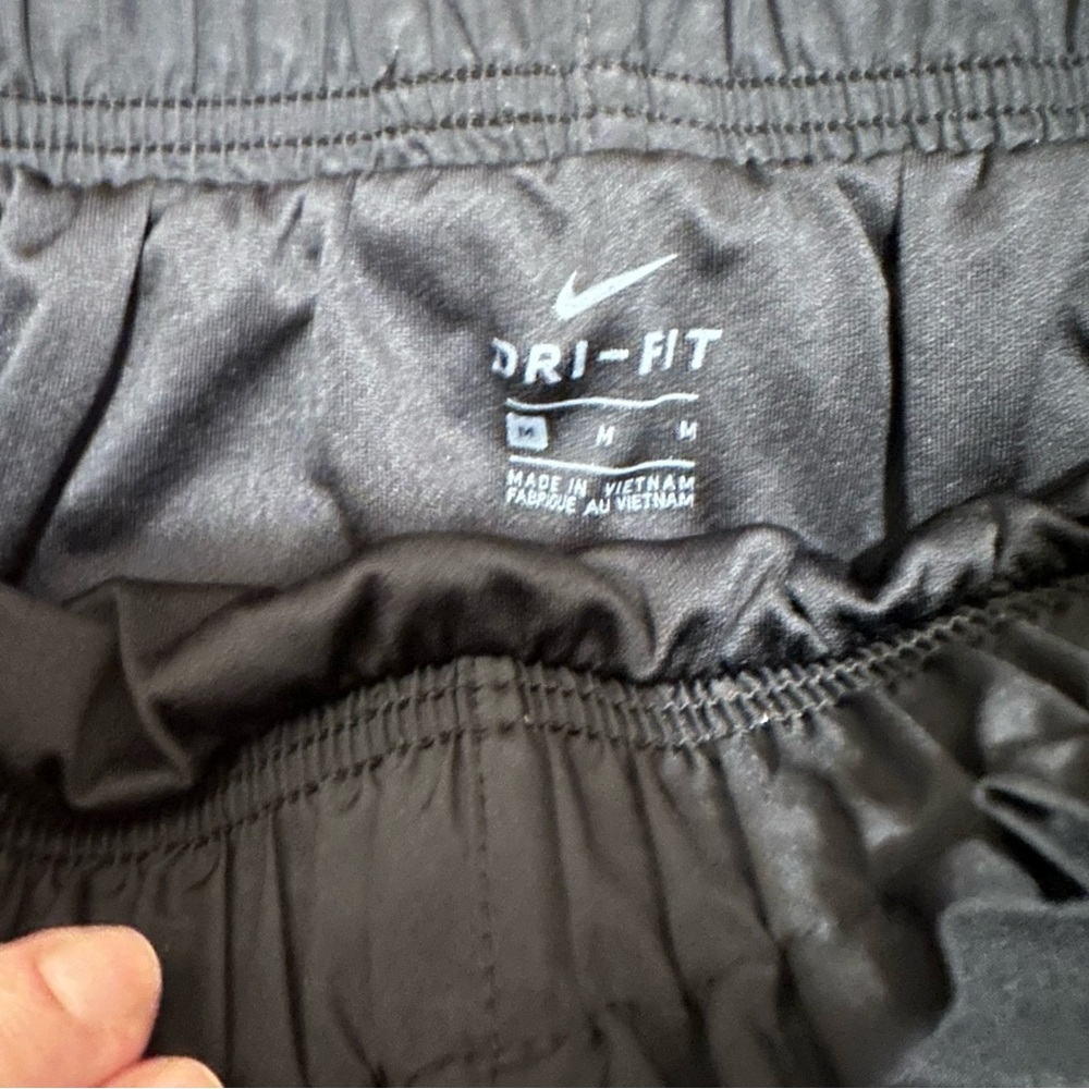 Nike Woman’s Dri-FIT running/training shorts in various colors set of 4 size M - Picture 3 of 11